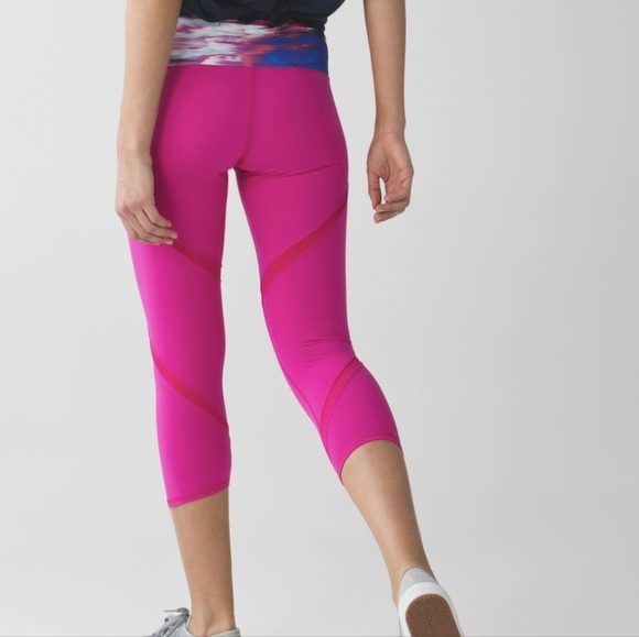 Lululemon Pink Wunder Under Crop Leggings - Size 4 - Picture 4 of 14